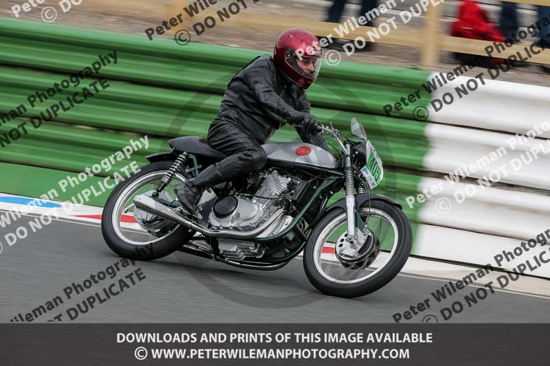Vintage motorcycle club;eventdigitalimages;mallory park;mallory park trackday photographs;no limits trackdays;peter wileman photography;trackday digital images;trackday photos;vmcc festival 1000 bikes photographs